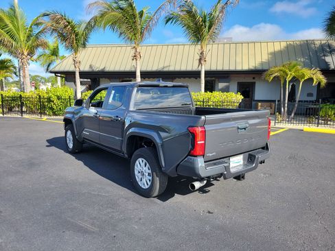 Used 2024 Toyota Tacoma SR5 AWD/4WD image 8