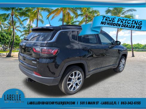 Used 2022 Jeep Compass Latitude w/ Sun and Sound Group AWD/4WD image 4
