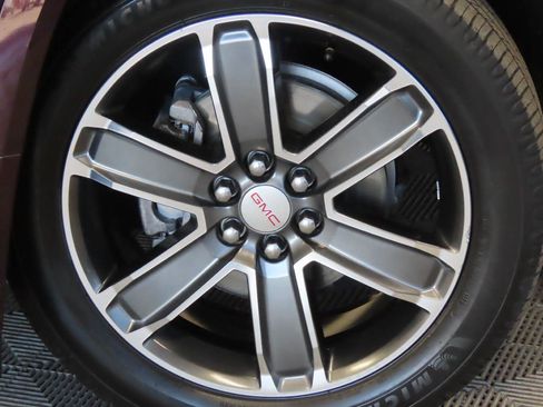 Used 2018 GMC Acadia Denali w/ Technology Package FWD image 5