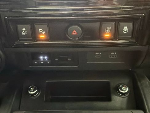 Used 2024 Nissan Titan PRO-4X w/ Pro-4x Convenience Package AWD/4WD image 21