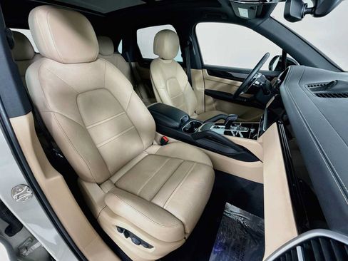 Certified 2023 Porsche Cayenne AWD/4WD image 29