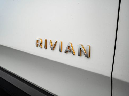 Used 2023 Rivian R1S Adventure AWD/4WD image 16