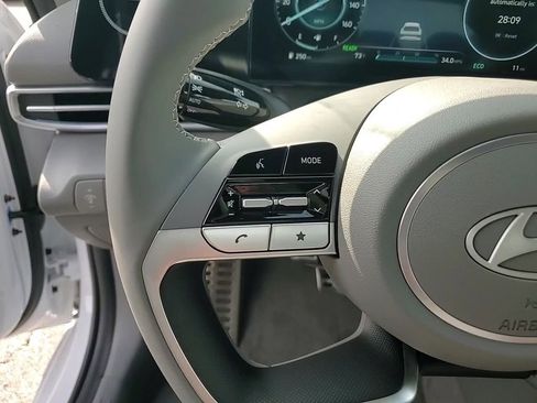 New 2025 Hyundai Elantra SEL image 17