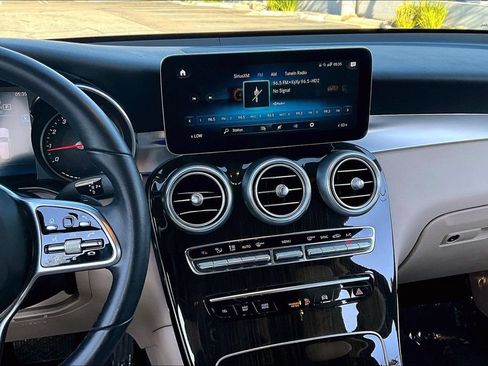 Used 2021 Mercedes-Benz GLC 300 4MATIC w/ Premium Package image 8