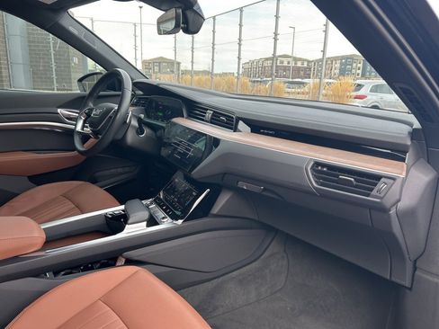 Used 2024 Audi Q8 e-tron Premium Plus image 32