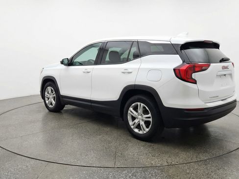 Used 2024 GMC Terrain SLE image 6