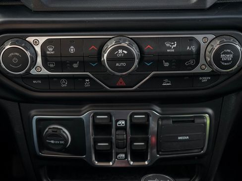 Used 2021 Jeep Wrangler Unlimited Sahara image 19