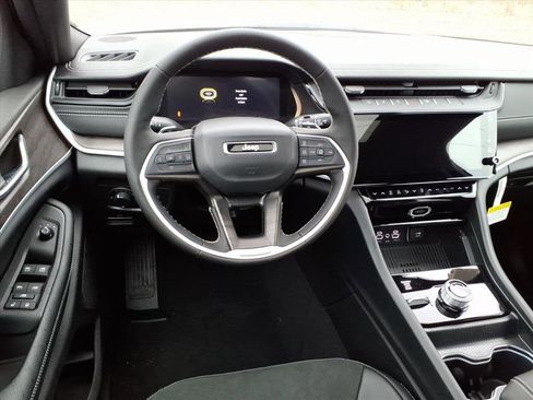 New 2026 Jeep Grand Cherokee Altitude image 5