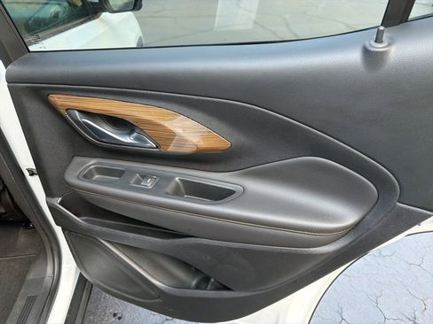 Used 2021 GMC Terrain SLE w/ Elevation Edition image 13