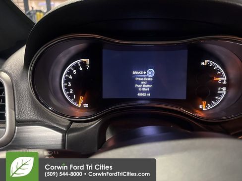 Used 2019 Jeep Grand Cherokee Altitude image 2