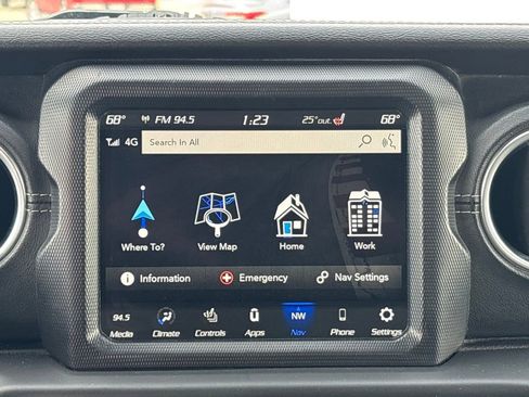 Used 2018 Jeep Wrangler Unlimited Sahara image 24