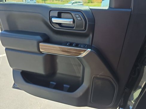 Used 2021 Chevrolet Silverado 1500 LT image 28