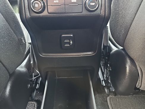 Used 2019 GMC Acadia SLE image 19