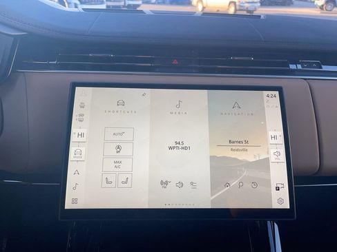 Used 2025 Land Rover Range Rover Sport SE image 23