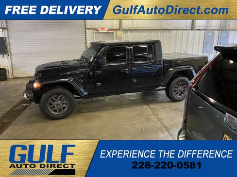 Used 2024 Jeep Gladiator Sport AWD/4WD image 4