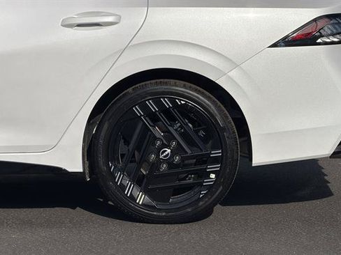 New 2027 Nissan Sentra SR w/ Floor Mat Package FWD image 29