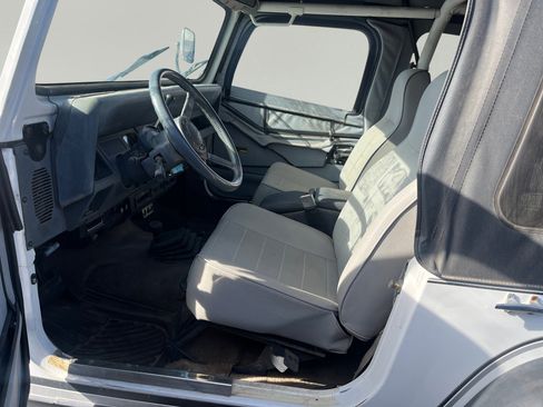 Used 1989 Jeep Wrangler Laredo image 7