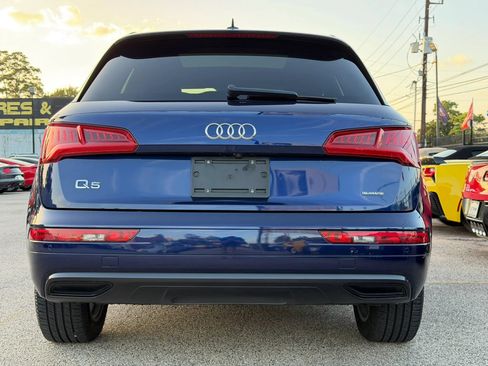 Used 2020 Audi Q5 2.0T Premium w/ Titanium Sport Package AWD/4WD image 3