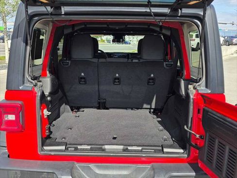 Used 2025 Jeep Wrangler Unlimited Rubicon AWD/4WD image 13
