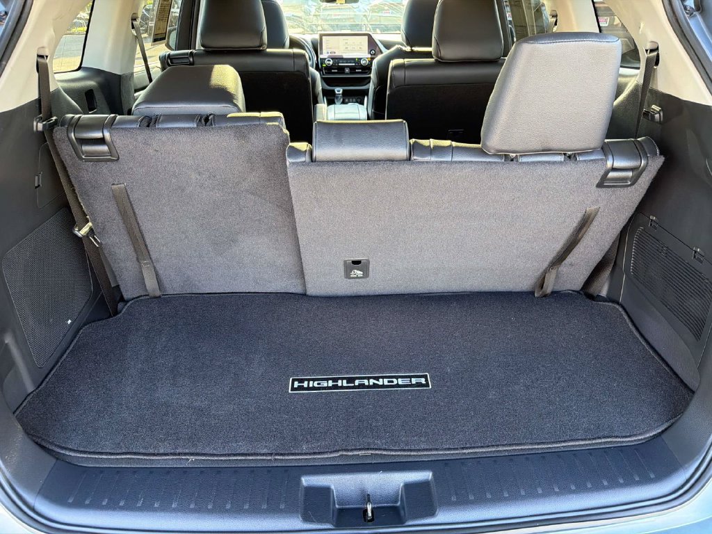 Used 2023 Toyota Highlander Platinum FWD image 8
