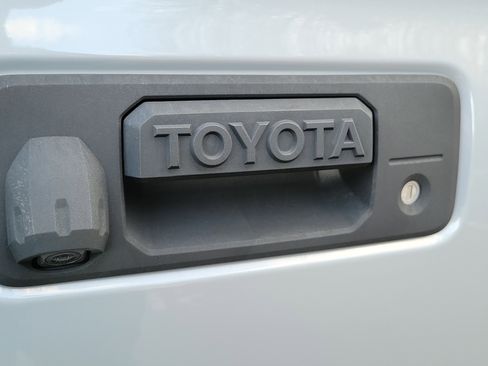 Used 2018 Toyota Tacoma TRD Off-Road image 9