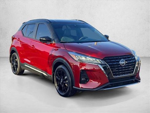 Used 2024 Nissan Kicks SR w/ SR Premium Package FWD image 3