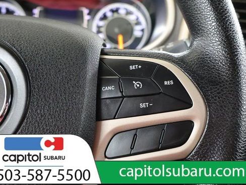 Used 2018 Jeep Cherokee Latitude image 18