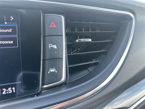Used 2023 Buick Enclave Essence FWD image 19