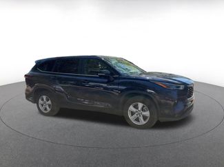 Used 2025 Toyota Highlander LE video 2