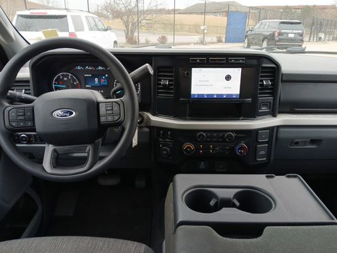 Used 2023 Ford F350 XLT image 7