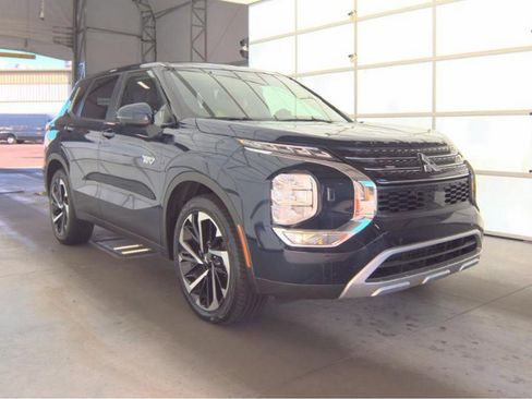 Used 2023 Mitsubishi Outlander SE image 4
