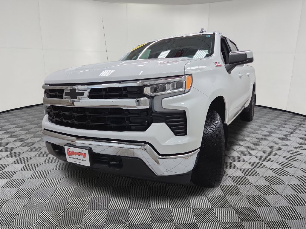 Used 2024 Chevrolet Silverado 1500 LT w/ Z71 Off-Road Package AWD/4WD image 7
