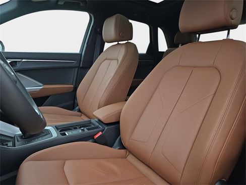 Used 2025 Audi Q3 2.0T Premium w/ Convenience Package image 18