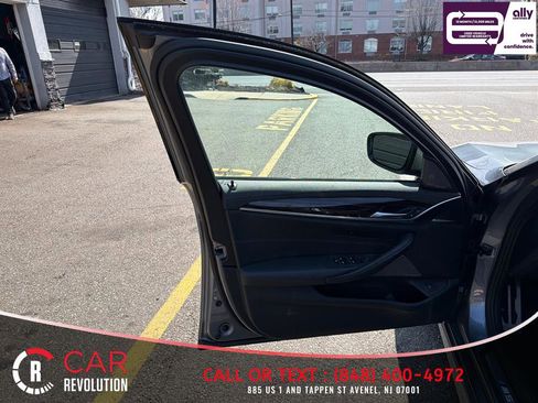 Used 2022 BMW M550i xDrive image 14