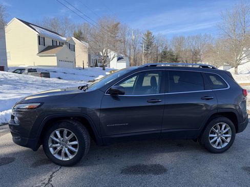 Used 2017 Jeep Cherokee Limited image 4