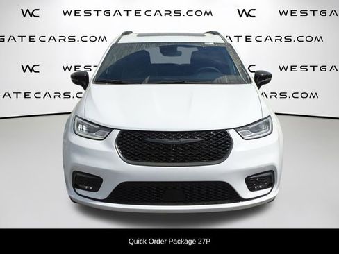 New 2024 Chrysler Pacifica Limited w/ S Appearance Package image 3