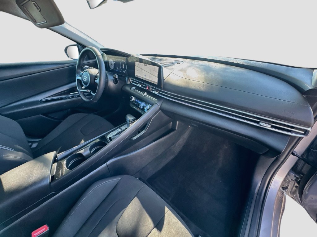 Used 2025 Hyundai Elantra SEL FWD image 29
