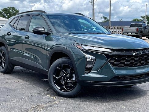 New 2026 Chevrolet Trax LT w/ Driver Confidence Package FWD image 2