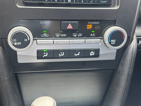 Used 2014 Toyota Camry SE FWD image 13