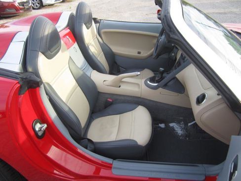 Used 2006 Pontiac Solstice Convertible w/ Premium Package RWD image 18