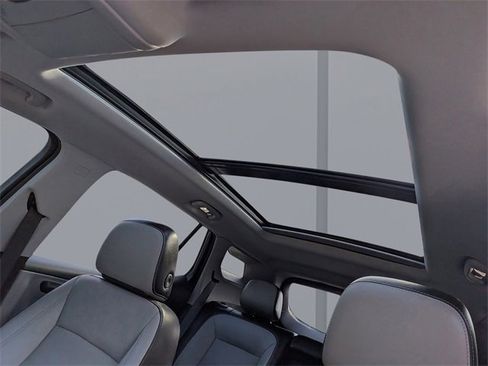 Used 2024 GMC Terrain SLT image 25