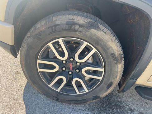 Used 2022 GMC Sierra 1500 AT4 w/ AT4 Premium Package image 10