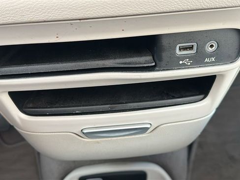 Used 2017 Chrysler Pacifica LX image 26