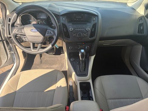Used 2016 Ford Focus SE w/ SE Power Seat Package image 12