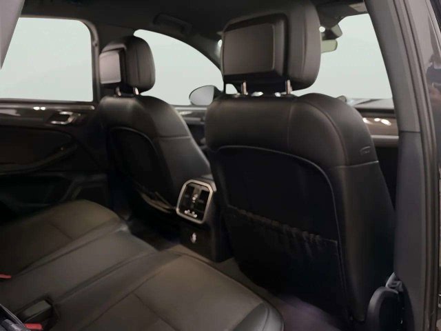Used 2023 Porsche Macan AWD/4WD image 41