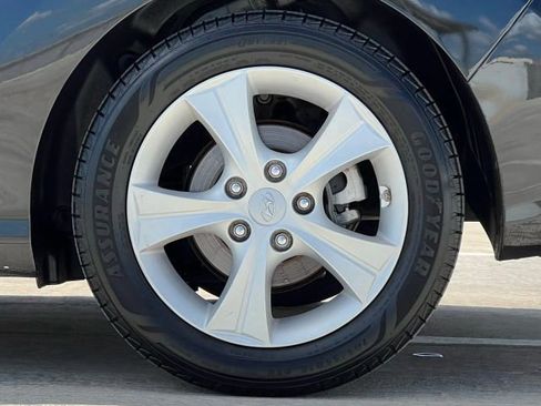 Used 2013 Hyundai Elantra image 93