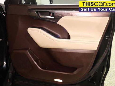 Used 2021 Toyota Highlander Platinum FWD image 34