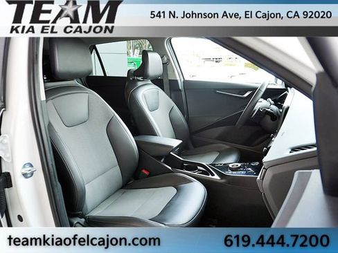 Certified 2025 Kia Niro EX w/ EX Cold Weather Package FWD image 12