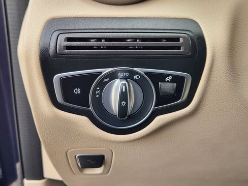 Used 2020 Mercedes-Benz GLC 300 4MATIC image 24