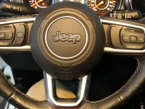 Used 2019 Jeep Wrangler Unlimited Sahara w/ Uconnect 4C Nav & Sound Group AWD/4WD image 18